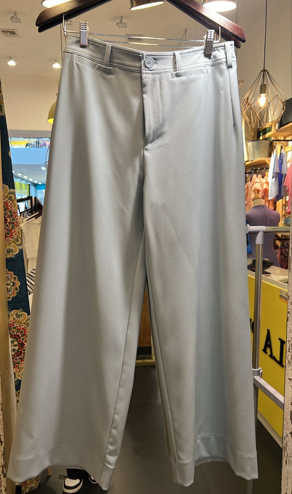 Pantalón Azul Amplio