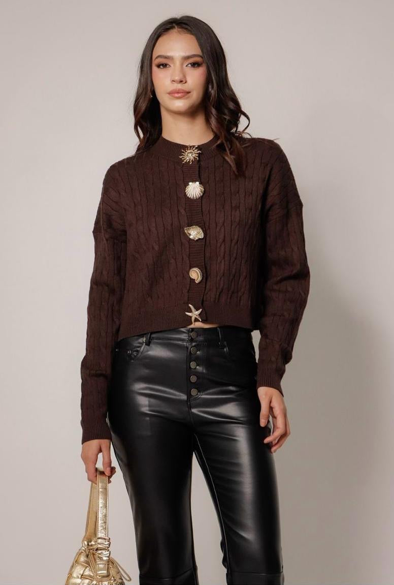 Suéter café botones dorados