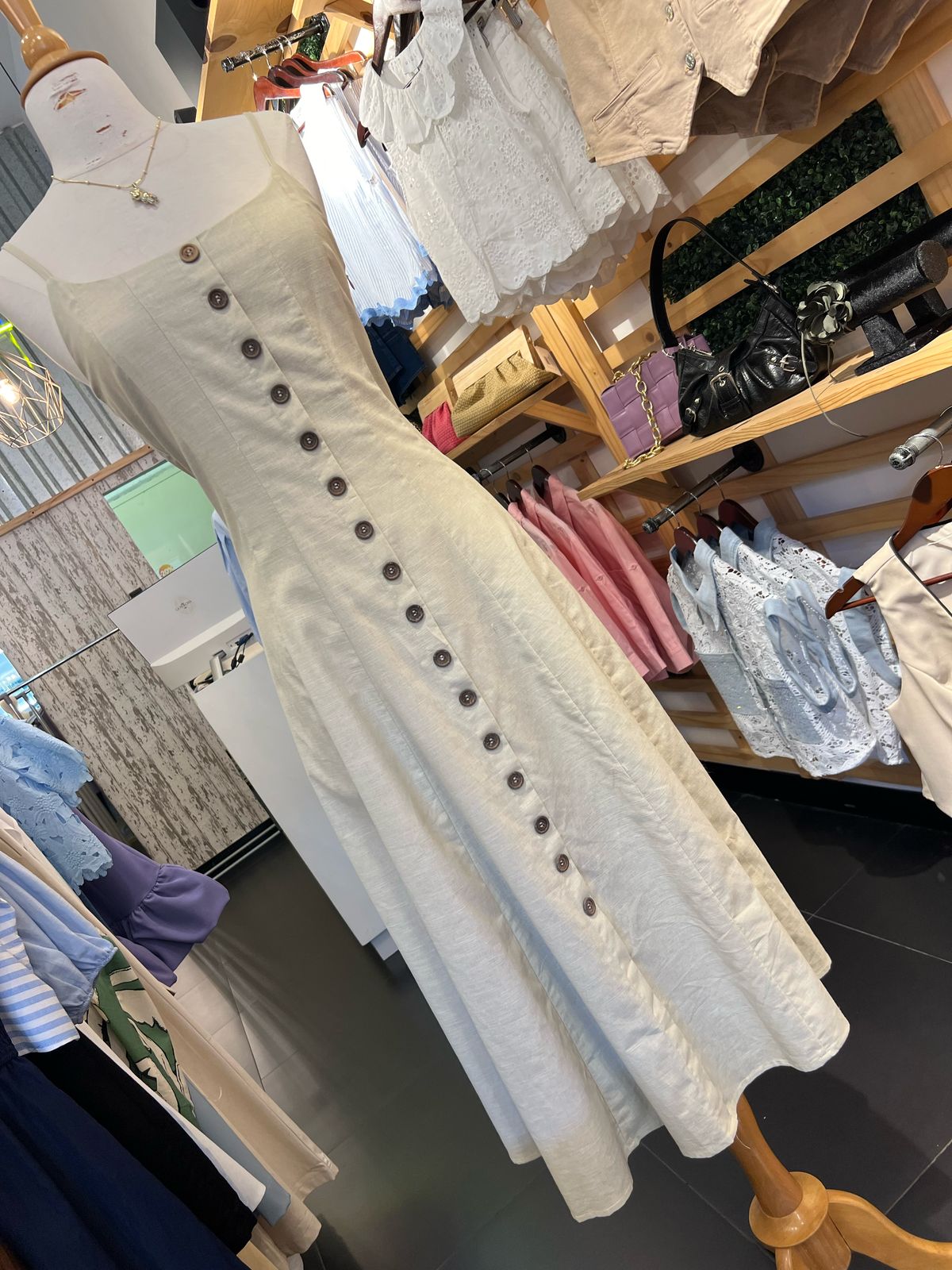 Vestido Nude Tirantes Botones
