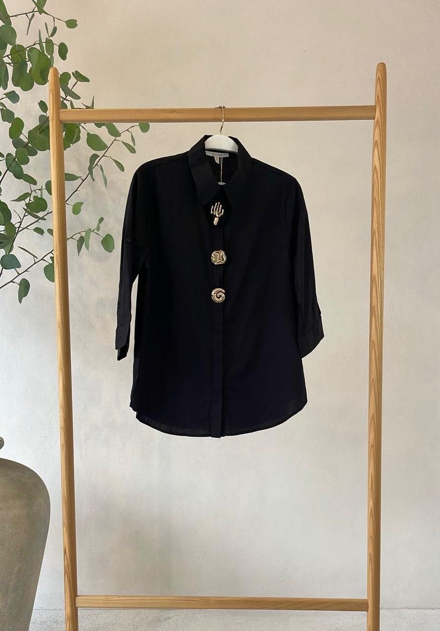 Camisa negra broches